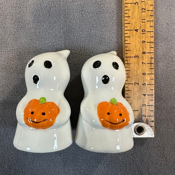 Halloween Ghost with Pumpkin Ceramic Salt and Pepper Shakers - Picture 8 of 8